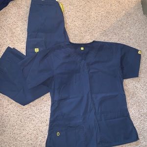 Wonderwink scrub set